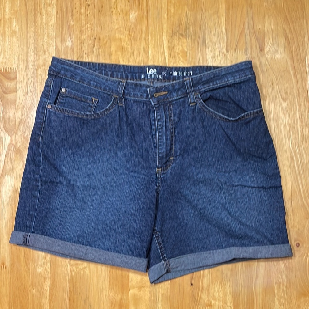LEE RIDERS Mid-rise Women’s Jean Shorts